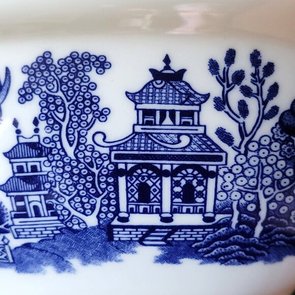 Churchill Blue Willow Pattern Gravy Boat, Blue and White Chinoiserie Sauce Boat - Picture 6 of 10